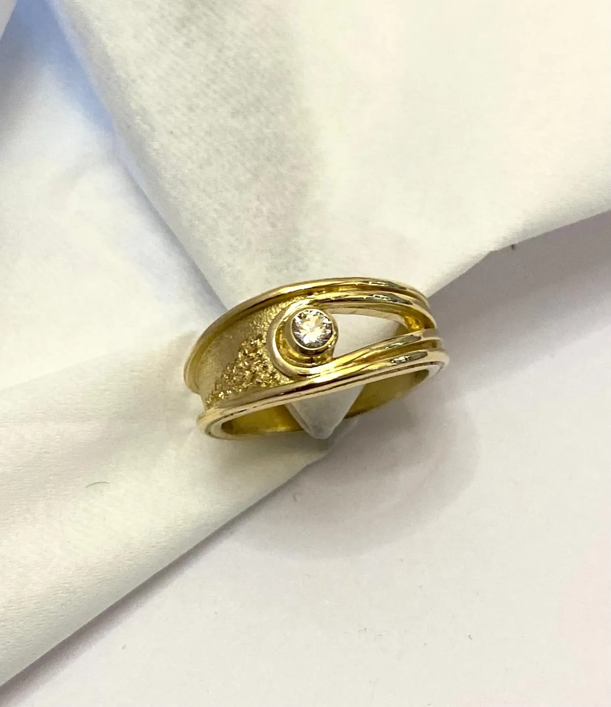 Ring in reclaimed gold
