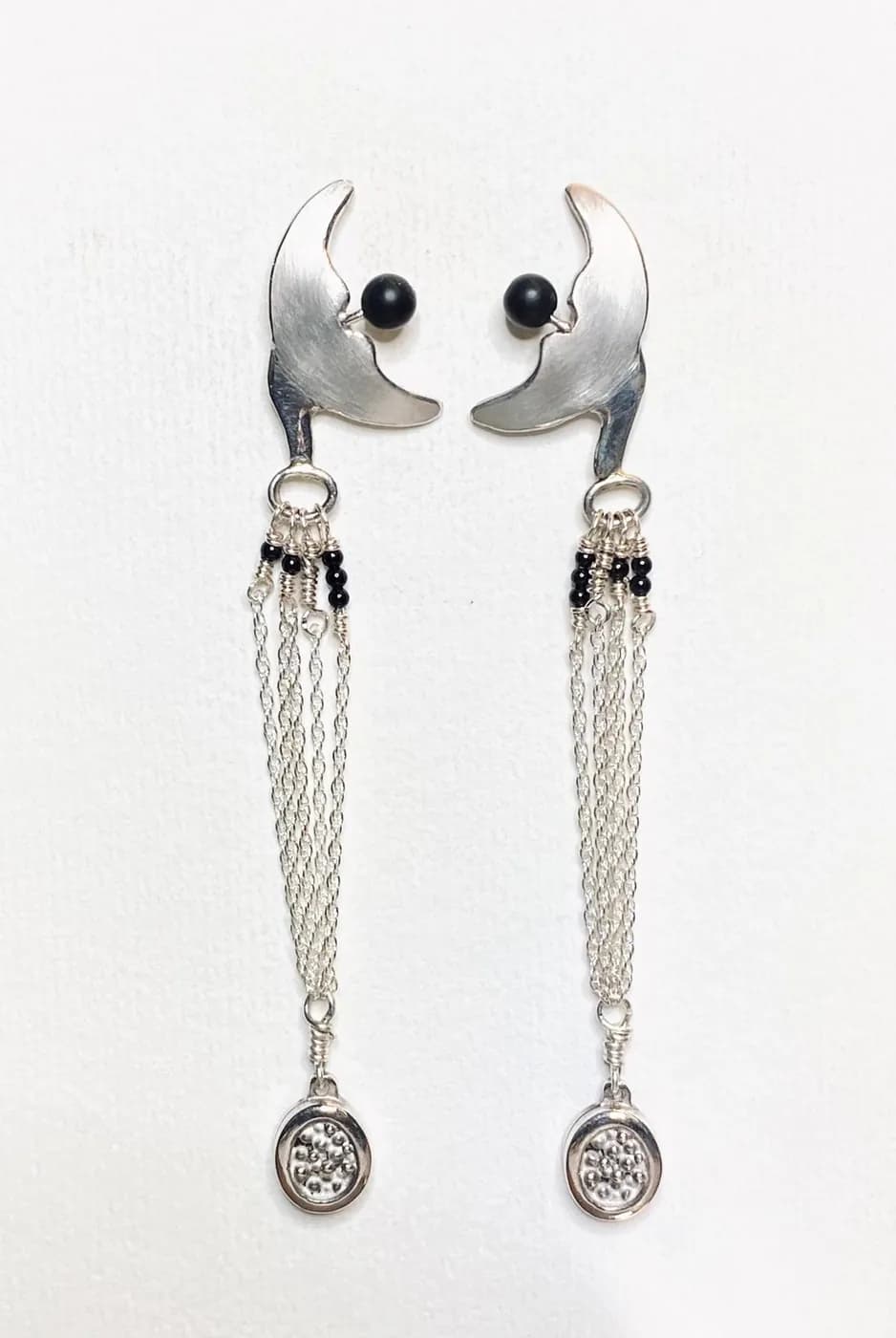 Silver earrings with fine chains