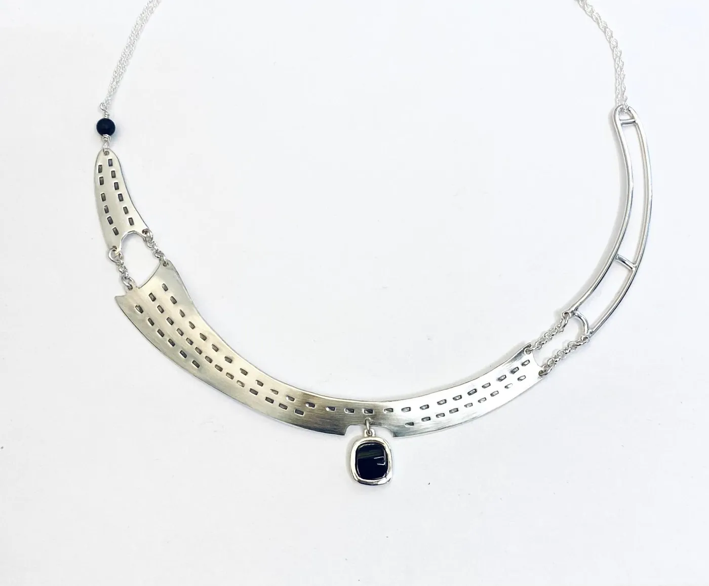 Silver necklace with onyx