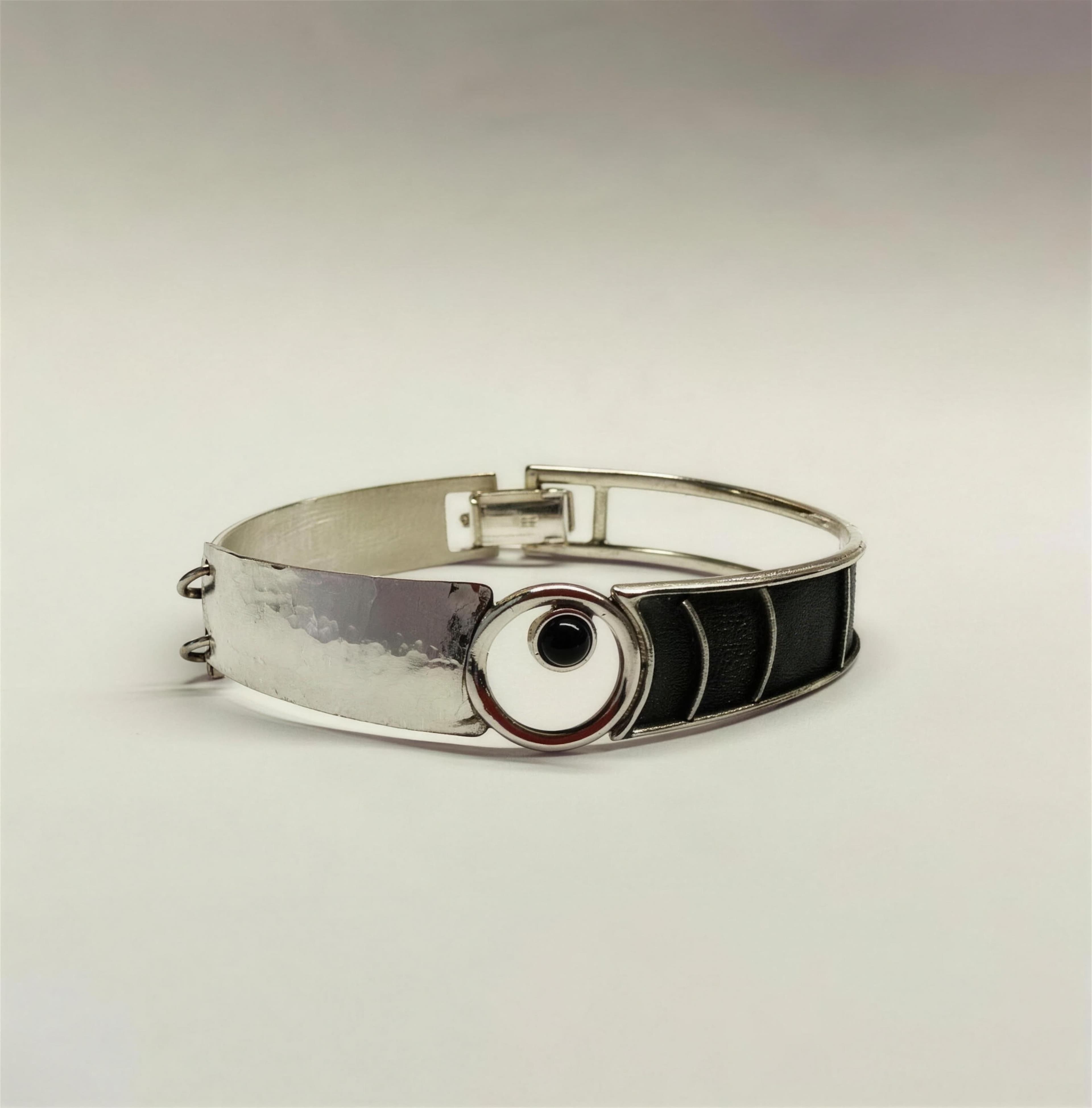Jewellery by Sofie Vanoosthuyse